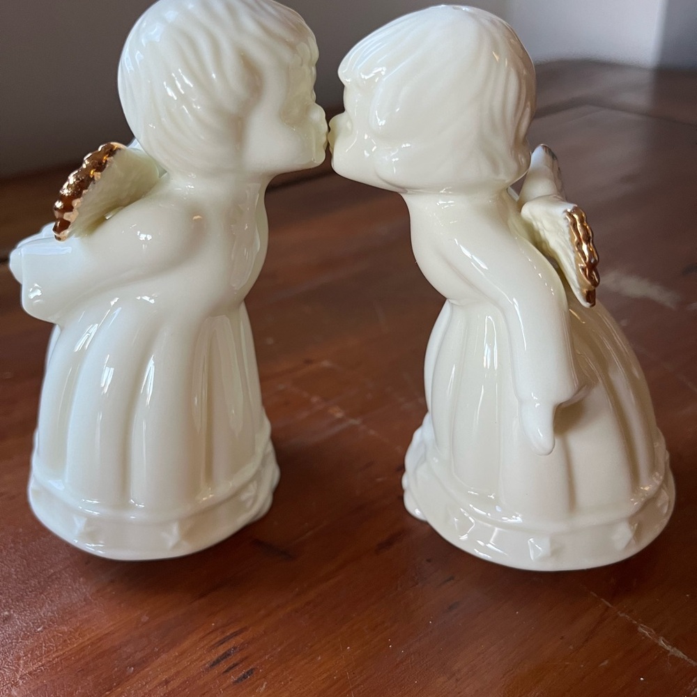 Kissing angels salt & pepper shakers. Never used.